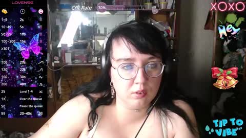 Snapshot of leona_harrison chatting on December 13, 8:15 pm Leona Harrison online show from December 13, 8:15 pm