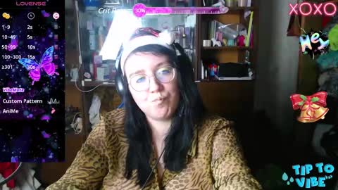 Snapshot of leona_harrison chatting on December 22, 3:22 pm Leona Harrison online show from December 22, 3:22 pm