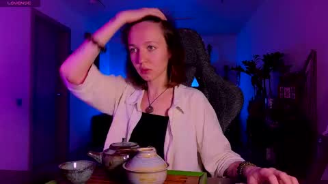 leona online show from November 23, 1:44 pm