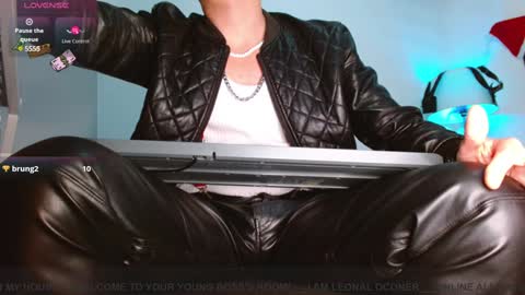 Snapshot of leonal_oconer chatting on December 16, 10:45 pm iam leonal online show from December 16, 10:45 pm