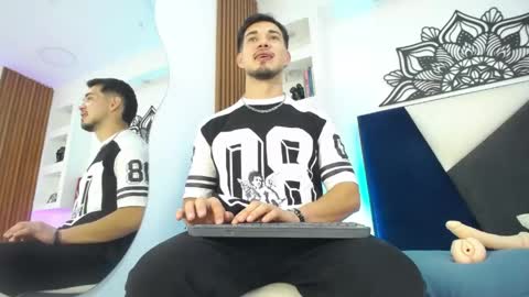 leonardo online show from April 17, 1:03 pm