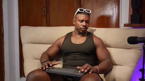 Snapshot of leonardo_jones1 chatting on September 17, 8:54 pm Leandro jones online show from September 17, 8:54 pm