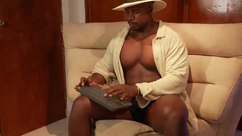 Snapshot of leonardo_jones1 chatting on September 19, 9:54 am Leandro jones online show from September 19, 9:54 am
