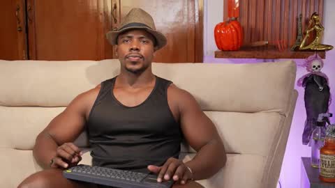Snapshot of leonardo_jones1 chatting on September 23, 12:57 am Leandro jones online show from September 23, 12:57 am