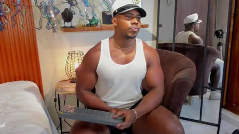 Snapshot of leonardo_jones1 chatting on September 24, 11:30 pm Leandro jones online show from September 24, 11:30 pm