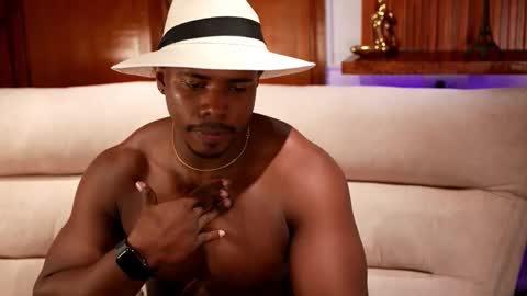 Snapshot of leonardo_jones1 chatting on September 29, 6:51 am Leandro jones online show from September 29, 6:51 am