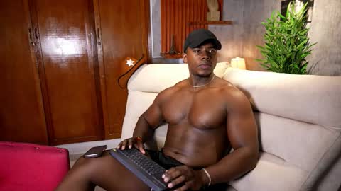 Snapshot of leonardo_jones1 chatting on October 15, 1:11 pm Leandro jones online show from October 15, 1:11 pm