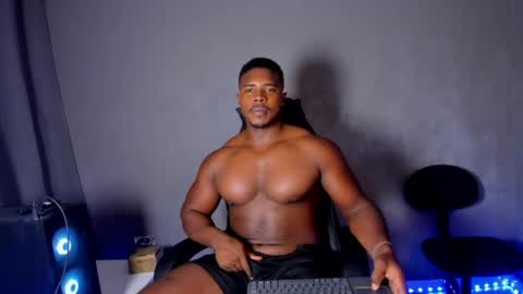 Leandro jones online show from April 20, 10:33 pm