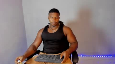 Snapshot of leonardo_jones1 chatting on May 31, 11:17 pm Leandro jones online show from May 31, 11:17 pm