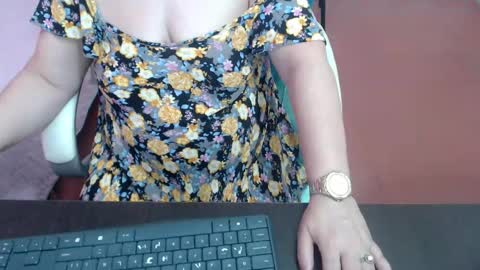Snapshot of leonela_69 chatting on October 15, 4:51 pm leonela online show from October 15, 4:51 pm
