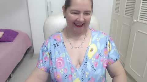 leonela   online show from July 2, 8:59 pm