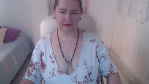 leonela   online show from July 15, 8:25 pm