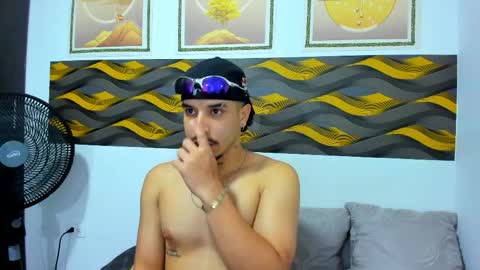 Leon online show from April 8, 7:58 pm