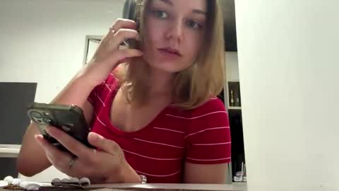 Snapshot of leonidadesantiago chatting on June 1, 8:10 pm Reily online show from June 1, 8:10 pm
