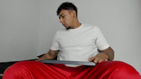 leonidas1.1 online show from April 12, 10:15 pm