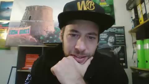 Snapshot of leonidascum chatting on December 1, 10:42 am leonidascum online show from December 1, 10:42 am