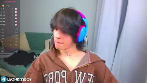 leonkissboy online show from March 26, 9:59 am