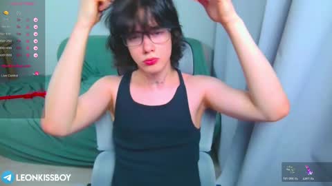 leonkissboy online show from April 3, 4:49 pm