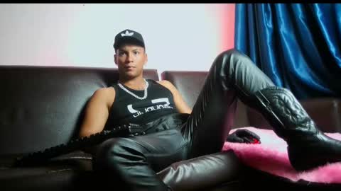 Snapshot of leonnardojaramillo chatting on March 5, 9:05 am Lenardo jaramillo online show from March 5, 9:05 am