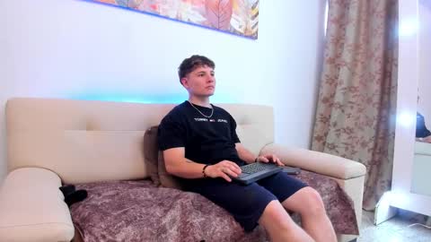 Snapshot of leoo_miller chatting on October 7, 8:50 pm Leo online show from October 7, 8:50 pm