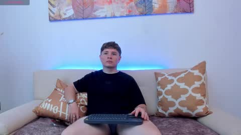 Snapshot of leoo_miller chatting on October 9, 9:13 pm Leo online show from October 9, 9:13 pm