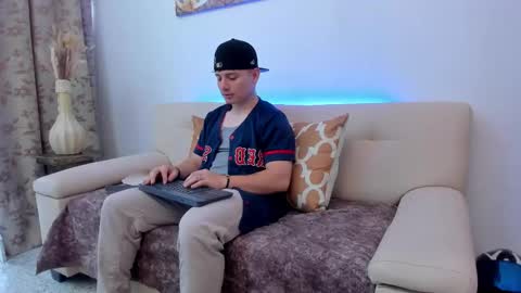 Snapshot of leoo_miller chatting on October 10, 8:41 pm Leo online show from October 10, 8:41 pm