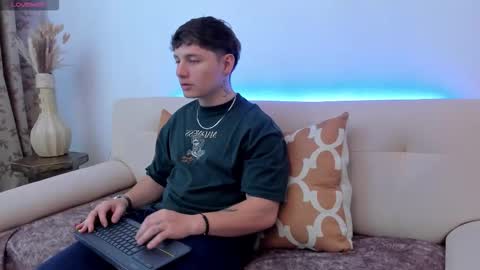 Snapshot of leoo_miller chatting on October 17, 8:55 pm Leo online show from October 17, 8:55 pm
