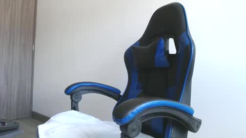 leostorm25 online show from September 21, 7:48 pm