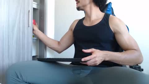 leostorm25 online show from April 30, 8:15 pm