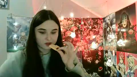 Snapshot of leraaa72 chatting on December 6, 7:43 am little secret online show from December 6, 7:43 am