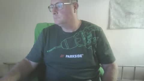 Snapshot of lerase40 chatting on November 12, 2:39 pm homquisgode online show from November 12, 2:39 pm