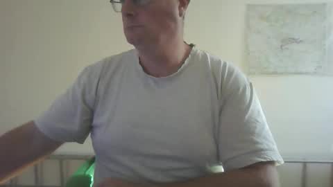 Snapshot of lerase40 chatting on November 17, 12:00 pm homquisgode online show from November 17, 12:00 pm