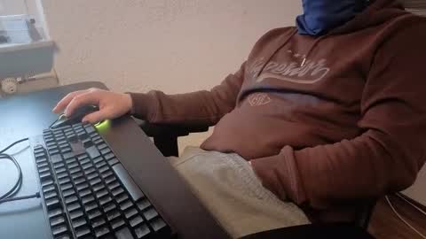 Snapshot of leroy_jerkins chatting on November 20, 8:25 am Leroy online show from November 20, 8:25 am