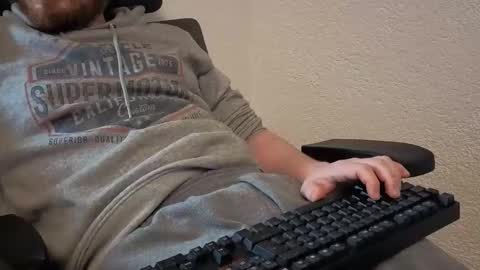 Snapshot of leroy_jerkins chatting on November 25, 11:10 am Leroy online show from November 25, 11:10 am