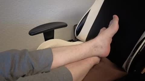 Snapshot of leroy_jerkins chatting on December 4, 2:26 pm Leroy online show from December 4, 2:26 pm