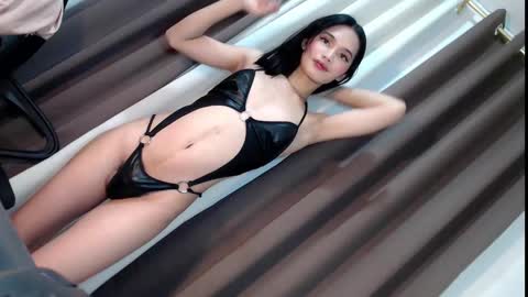 Snapshot of lesi_trisha chatting on December 7, 5:15 am Trisha18 online show from December 7, 5:15 am