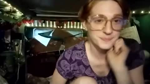 Snapshot of lesleygumgrass chatting on May 20, 12:33 pm LesleyGumGrass- The Boring Trans girl online show from May 20, 12:33 pm