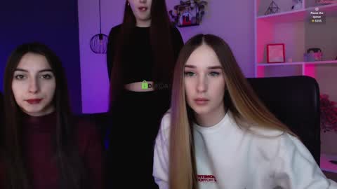 leslie_bird online show from March 19, 9:46 am