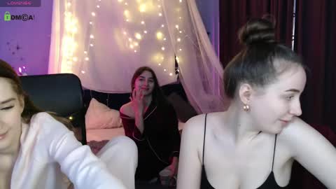 leslie_bird online show from April 14, 9:04 am