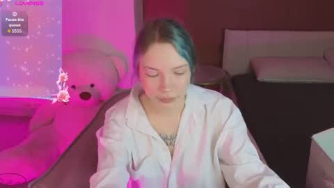 Snapshot of leslieball chatting on July 26, 1:14 am Lesya online show from July 26, 1:14 am