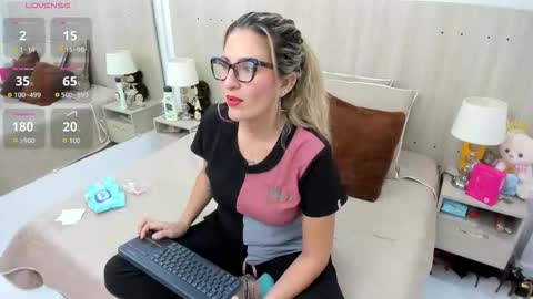 Lesly Santodomingo online show from March 26, 12:22 pm