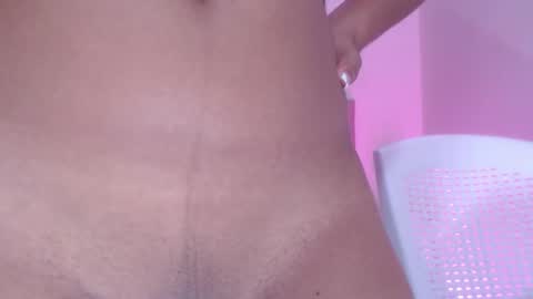 Snapshot of leslyandika chatting on December 13, 6:38 pm LeslyAndika online show from December 13, 6:38 pm