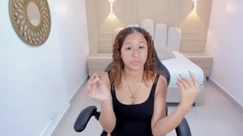 Snapshot of leslysimpson chatting on July 6, 7:38 pm online show from July 6, 7:38 pm