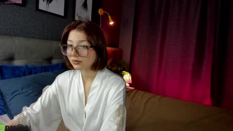 Lessi online show from April 5, 1:03 am