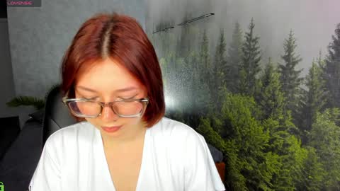 Lessi online show from April 7, 1:28 am