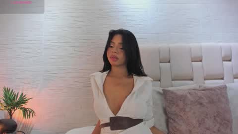 Less Lee online show from February 19, 11:39 am