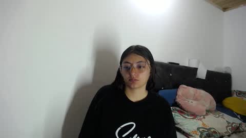 lessliee online show from December 5, 11:05 am