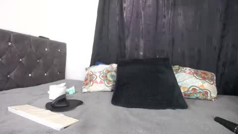 lessliee online show from December 13, 2:05 pm