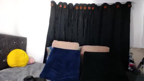 lessliee online show from January 10, 4:33 am