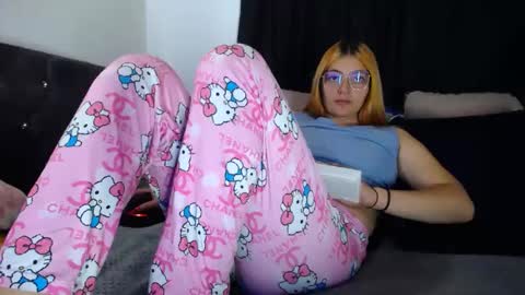 lessliee online show from March 10, 2:50 am